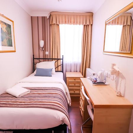 לונדון Fairway Hotel מראה חיצוני תמונה